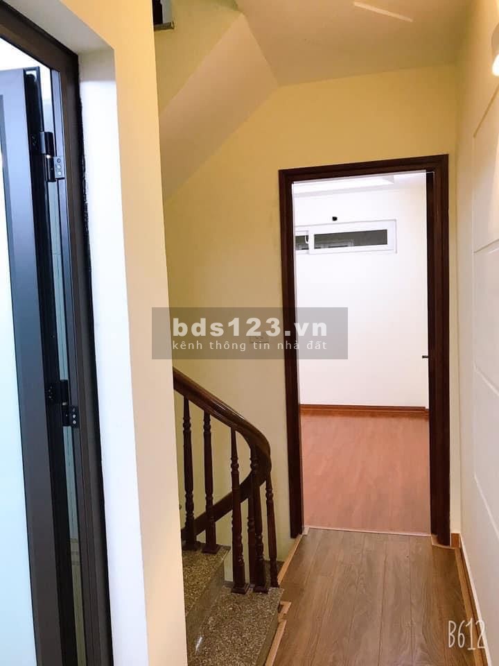 Bán nhà nguyên căn Đào Tấn Quận Ba Đình, đúc 5 tầng, 9 phòng giá 4.3 tỷ, sổ đỏ xịn