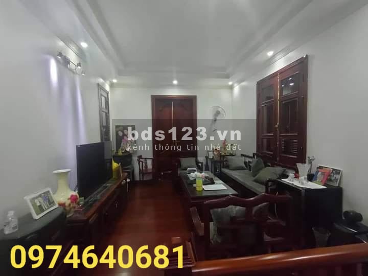 Bán nhà nguyên căn đúc kiên cố phố Nguyễn Sơn ô tô, khu dân trí cao giá nhỉnh 4 tỷ