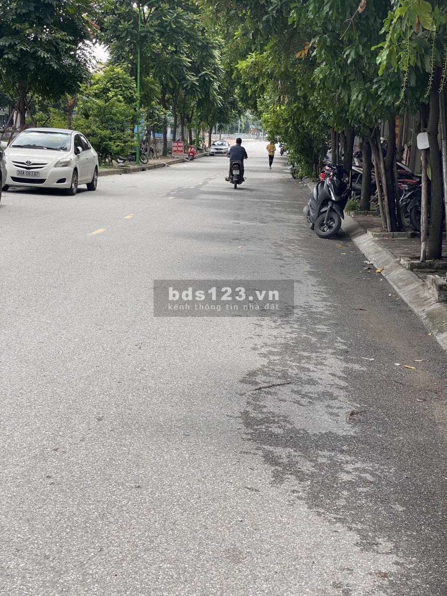 Bán mảnh đất Vàng hiếm, phố Phan Đình Giót, Ôtô vào nhà, phân lô 2 thoáng 40m2 Mt 3.5m