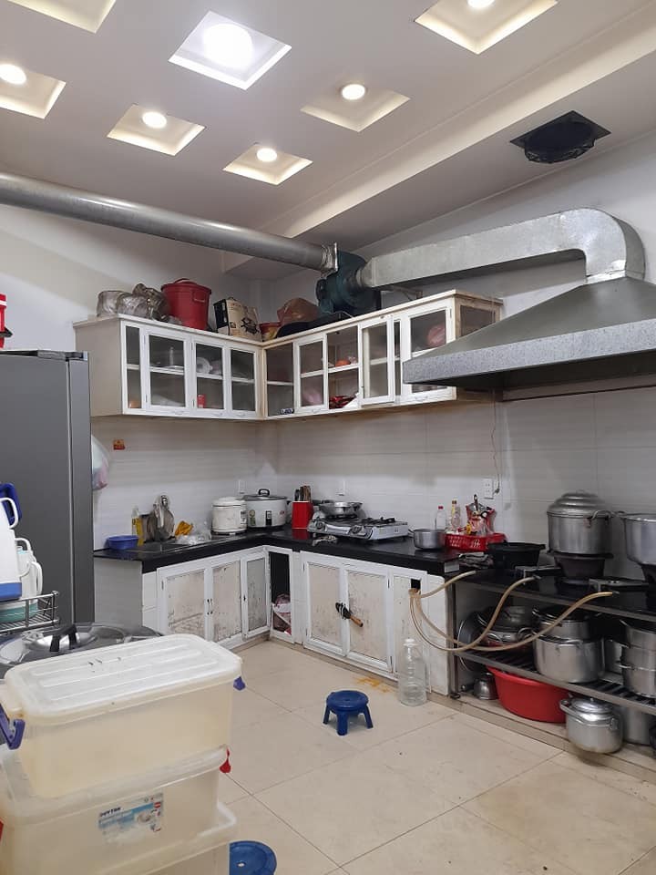 Bán nhà mặt tiền Út Tịch dt 65m2 5 tầng giá chỉ 10,5 tỷ còn TL. LH 0979847570