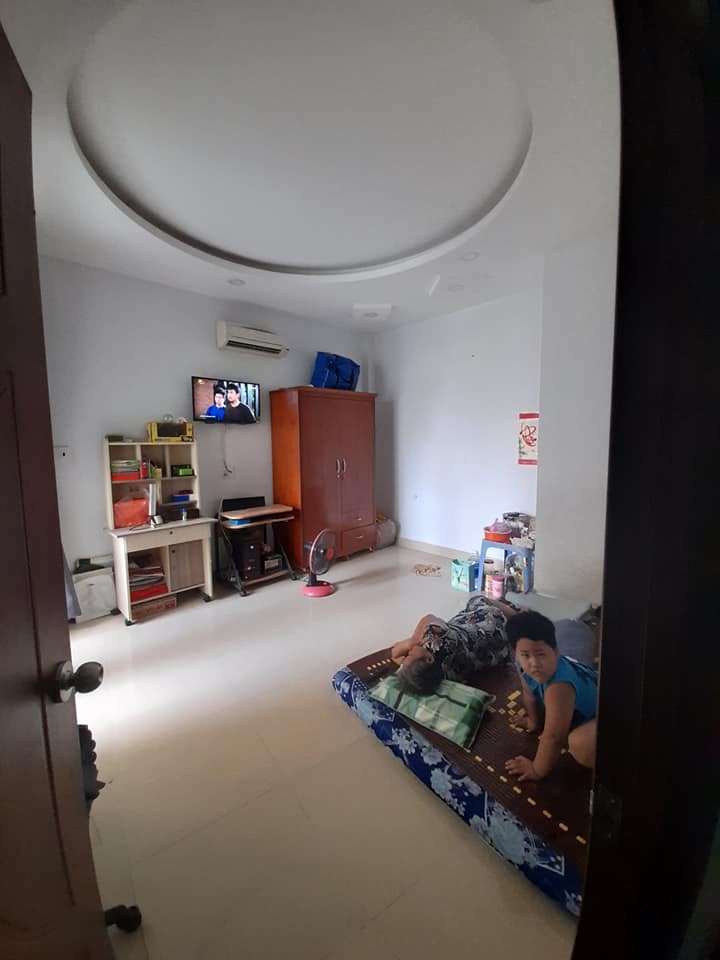 Bán nhà mặt tiền Út Tịch dt 65m2 5 tầng giá chỉ 10,5 tỷ còn TL. LH 0979847570