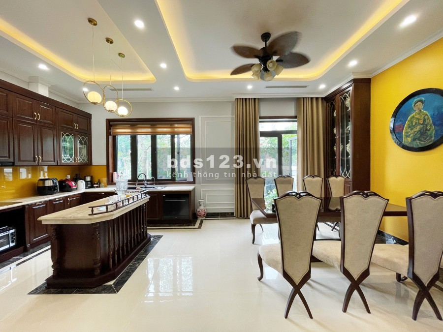 Bán gấp Biệt Thự VIP phố Duy Tân Quận Cầu Giấy diện tích 220m2 giá 37 tỷ