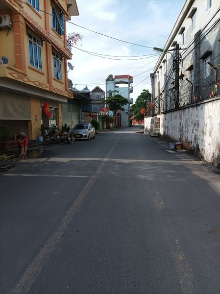 Bán nhanh mảnh đất đẹp tại TĐC Trâu Quỳ giá có 76tr/m2. LH 0983253436