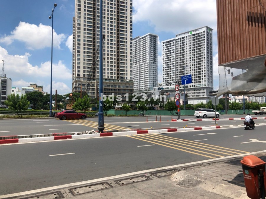 Kẹt vốn làm ăn, bán nhà 142/3 Võ Văn Kiệt, giá 12 tỷ