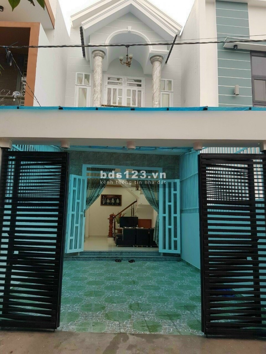 Nhà 2 lầu 2 trệt. Giá ngộp mua là ở ngay, diện tích sử dụng 100m2, thổ cư 60m2