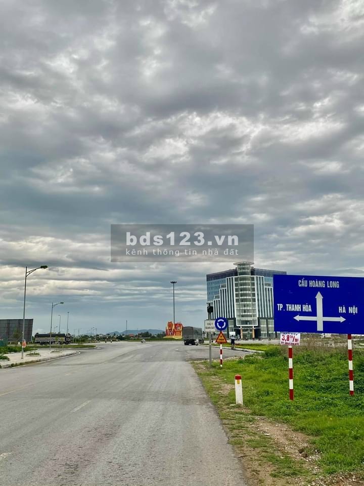 MB 1643 khu xen cư 03-04 phố lễ mon, sổ hồng liền tay, lh 0868254186