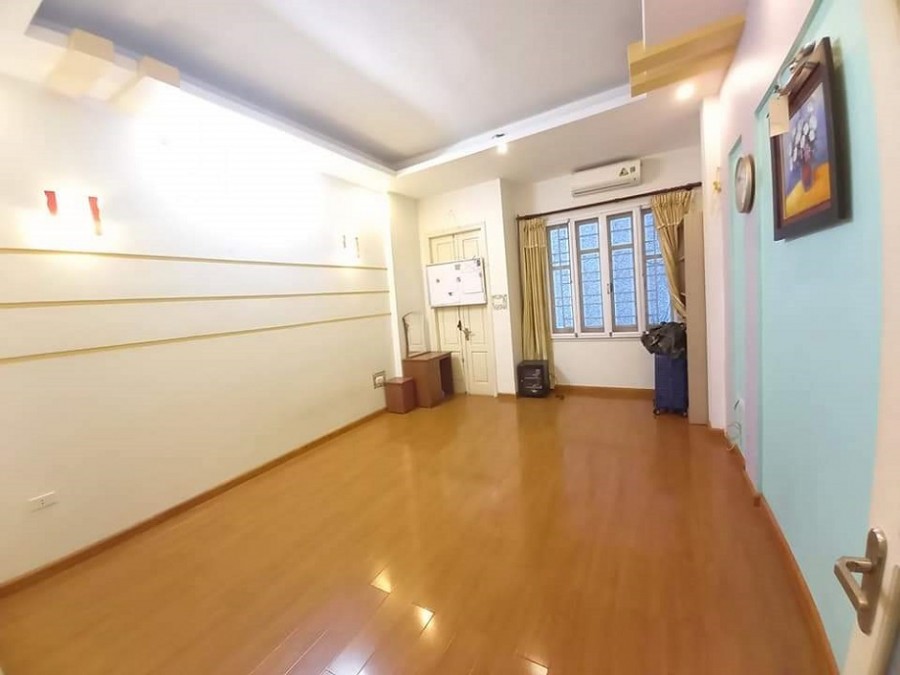 Bán gấp nhà chính chủ 5 tầng phố Hoàng Cầu, ô tô kinh doanh giá 6.25 tỷ