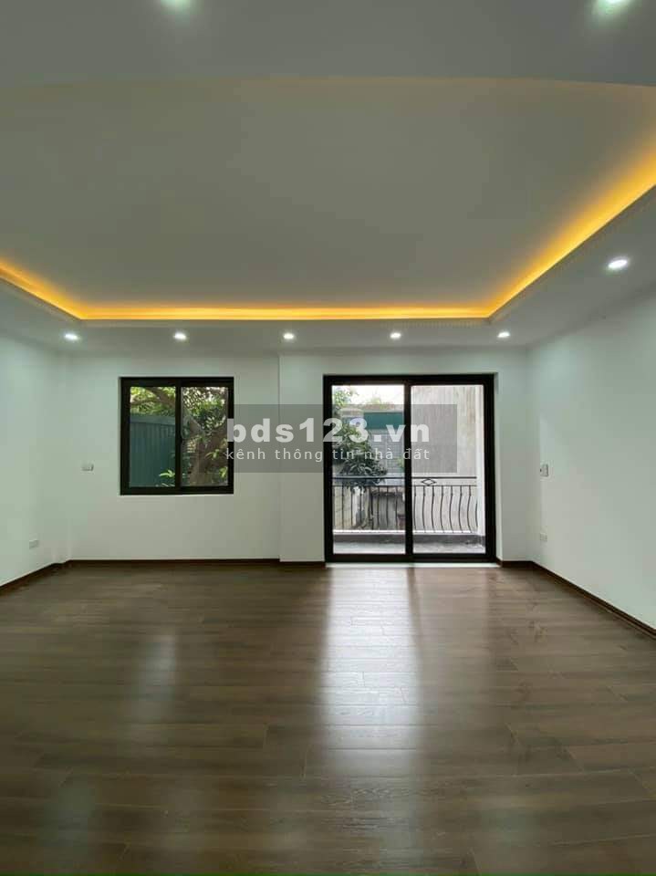 Bán nhà trong ngõ phố Pháo Đài Láng, diện tích 65m, giá 8,4 tỷ.