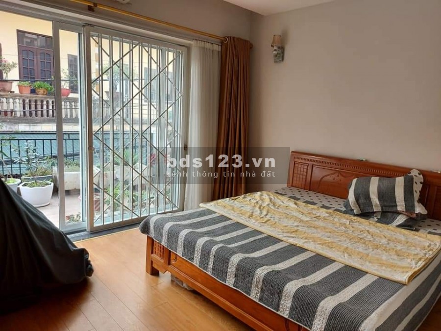 Cần gấp tiền giải quyết việc gia đình nên bán tháo nhà Ngã Tư Sở 56m2, 2.85 tỷ ô tô đỗ cổng