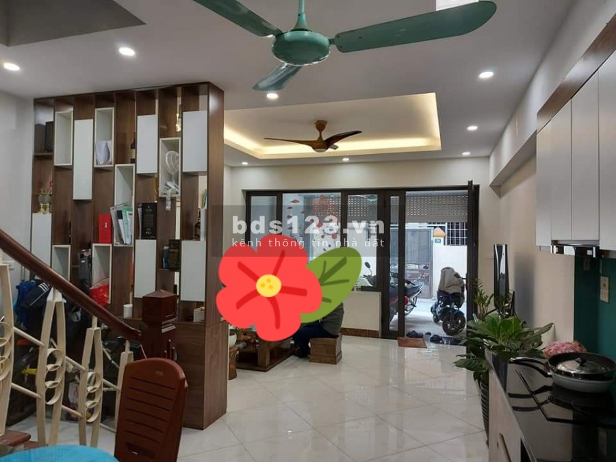 Cần gấp tiền giải quyết việc gia đình nên bán tháo nhà Ngã Tư Sở 56m2, 2.85 tỷ ô tô đỗ cổng