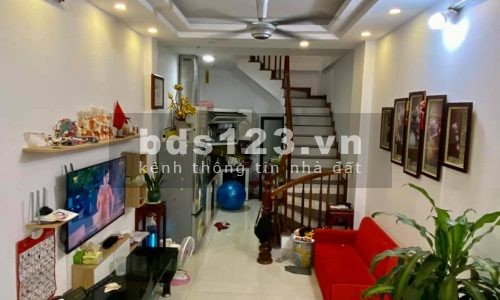 Bán nhà 3 tầng Trần Bình, Cầu Giấy, diện tích 40m2, 3 tầng, mt: 4m, ngõ ô tô rộng