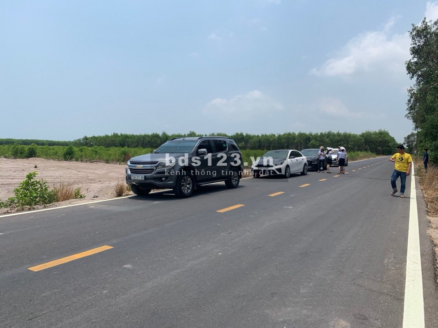 Bán đất ngay cạnh sân bay Hồ Tràm. Gần Công Nghiệp (KCN Đất Đỏ). Đón đầu quy hoạch sân bay. Gía: 6xxx/m2