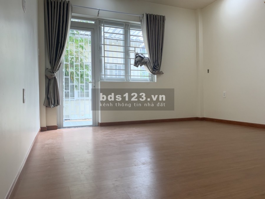 Cho Thuê Nhà Nguyễn Minh Hoàng, Quận Tân Bình, diện tích sử dụng 9x17m, 3 lầu