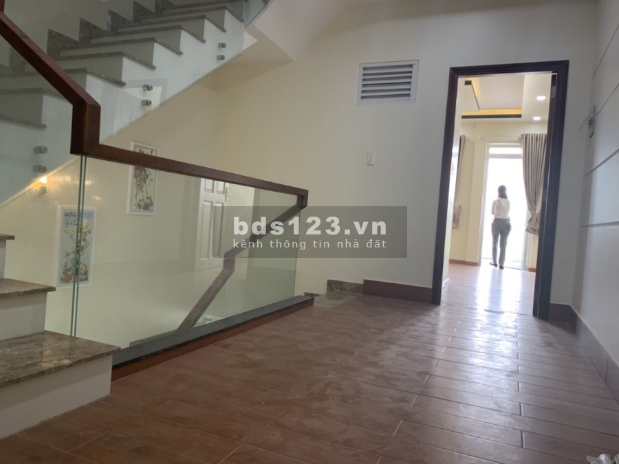 Cho Thuê Nhà Nguyễn Minh Hoàng, Quận Tân Bình, diện tích sử dụng 9x17m, 3 lầu