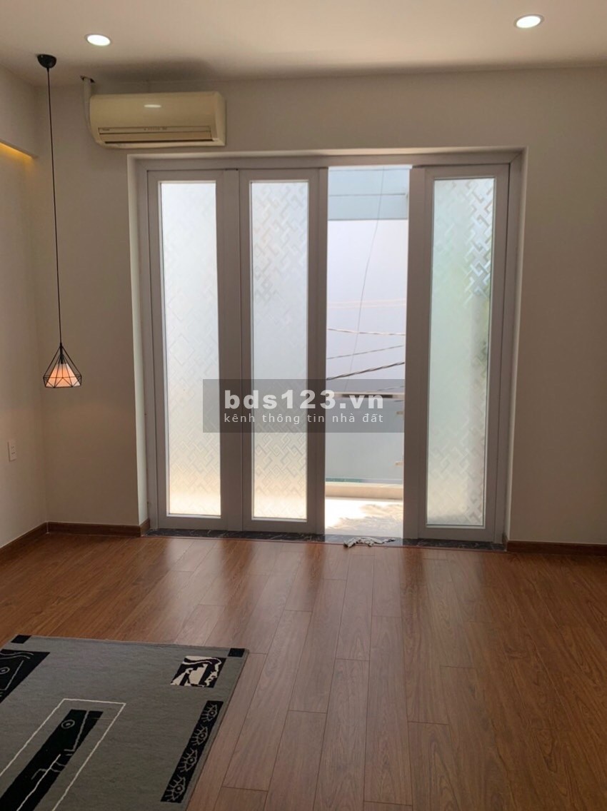 Cho Thuê Nhà Nguyễn Minh Hoàng, Quận Tân Bình, diện tích sử dụng 9x17m, 3 lầu