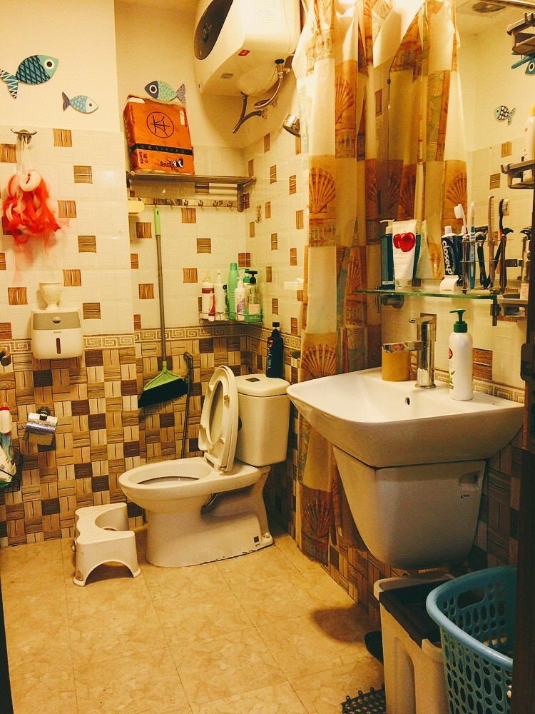 Căn hộ chung cư 2 pn dt 60m2, đầy đủ nội thất, giá 1,3 tỷ phù hợp với vợ chồng trẻ, gần ngã tư sở