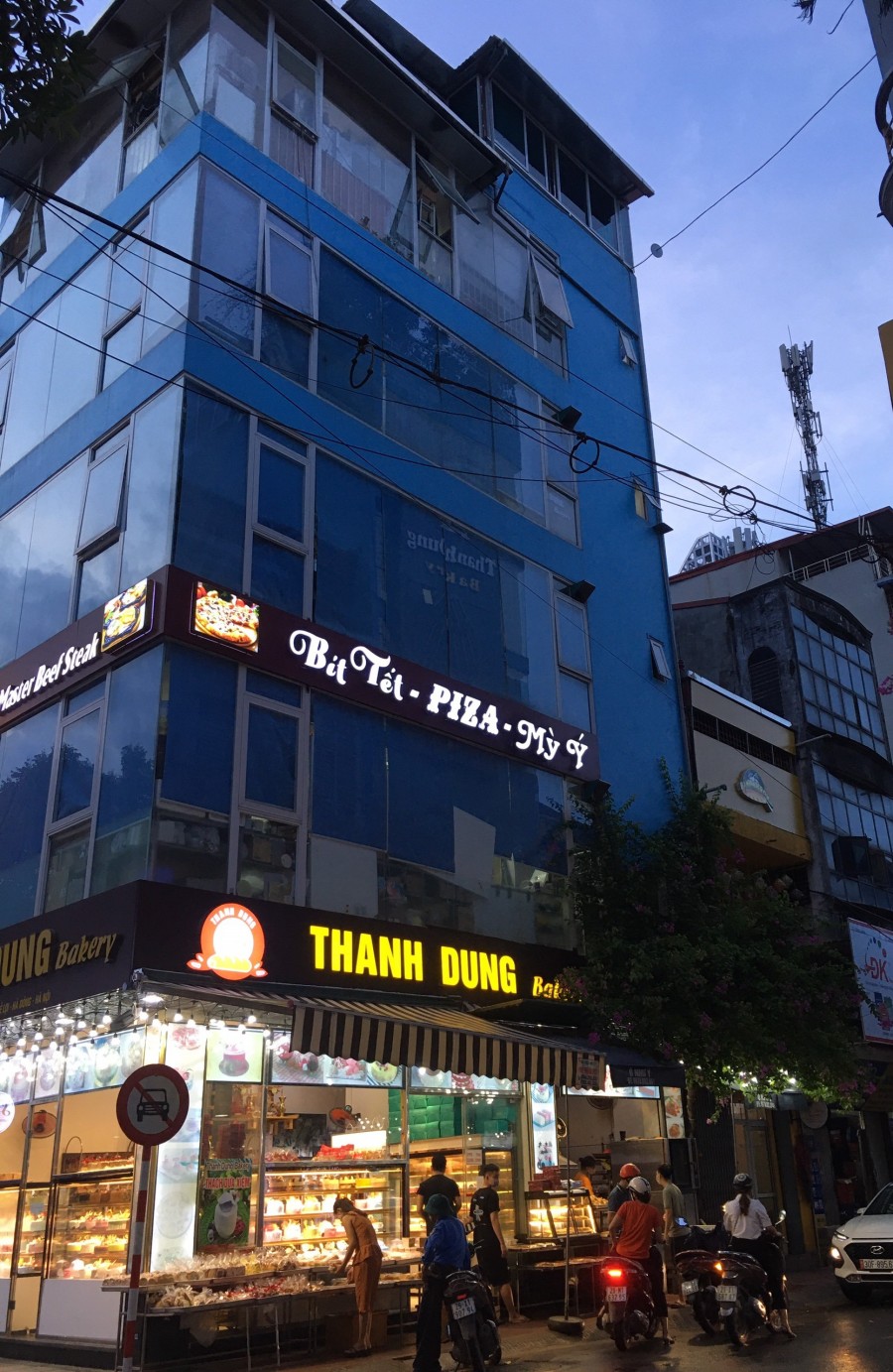 Bán Nhà Mặt Phố Bà Triệu, view Chợ Hà Đông, KD Sầm Uất, Lô Góc, Vỉa Hè Rộng, 102m2, Giá 40 Tỷ.