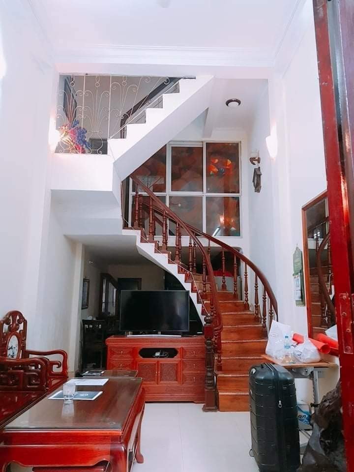 Bán gấp nhà Cù Chính Lan Quận Thanh Xuân, 15m ra phố 48m2x4 tầng nhỉnh 4 tỷ, nhà đẹp tự xây