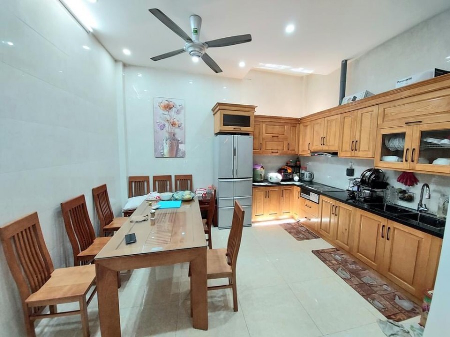 Đặng Tiến Đông dt 40m2, 5 tầng mt 3.5m, giá chỉ 3.9 tỷ, gần ô tô ngõ thông, an sinh đỉnh