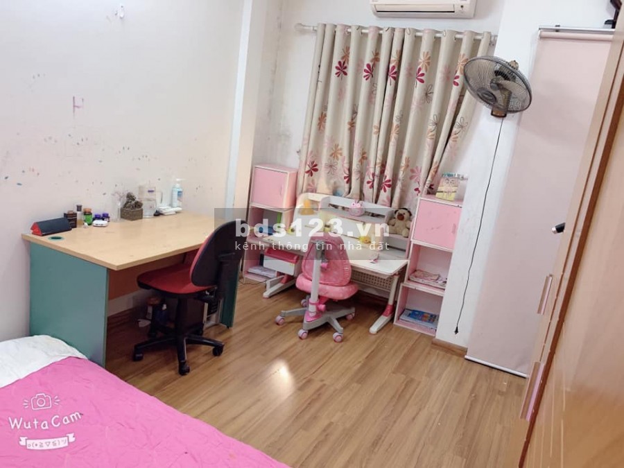 Cần bán nhà Hào Nam diện tích sử dụng 22m2 đúc 5 tầng, ngõ nông, giá 2.3 tỷ