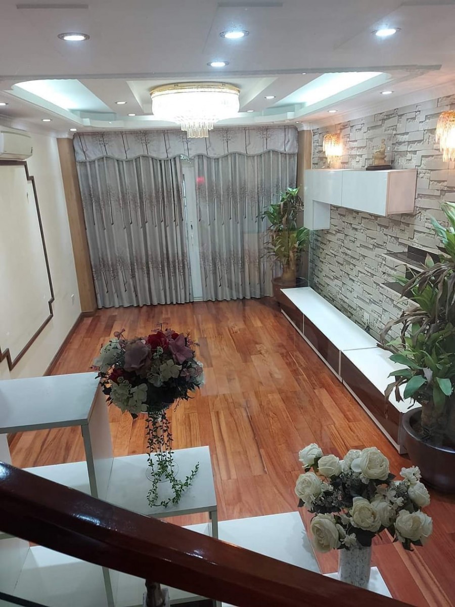 Bán nhà gấp nhà Vọng Hà, Hoàn Kiếm, Dt 55 m ,4 tầng, mặt tiền 4m, giá 4 tỷ 750
