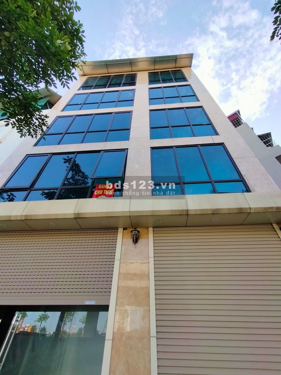 Bán nhà nguyên căn mặt phố Phạm Văn Đồng giá cho nhà đầu tư, 5 tầng đúc bê tông