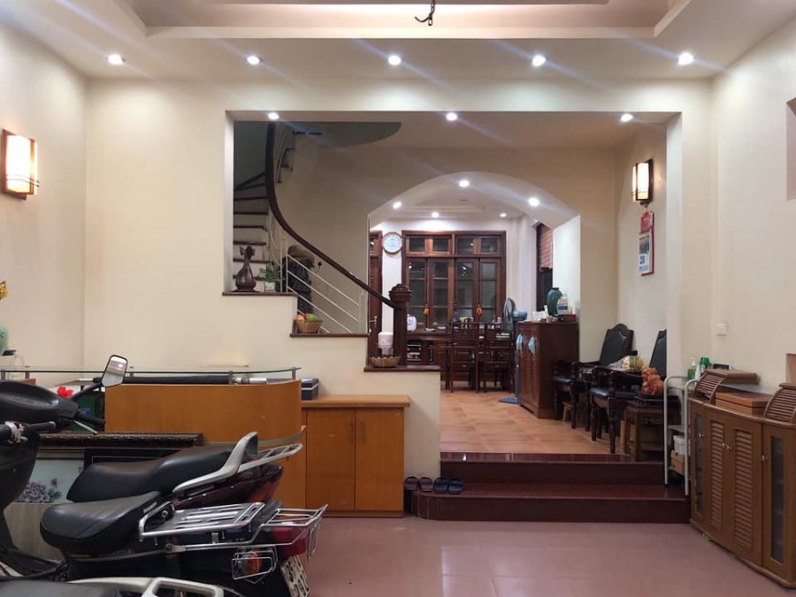 Bàn nhà Nguyễn Khang ngay cầu 361 diện tích sử dụng 85m2, 6 tầng đúc