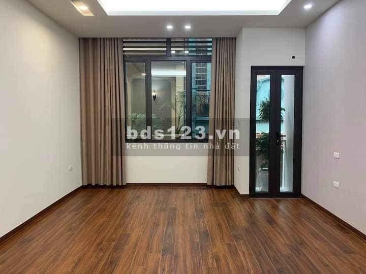Bán nhà Quan Hoa, Cầu Giấy, 40m2× 5 tầng, mới đẹp, giá nhỉnh 4 tỷ, lh 0946379913