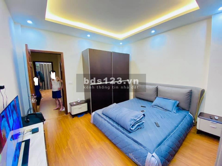Nhà nguyên căn 6 tầng đúc Quận Cầu Giấy, dt 44m2, mt 4.2 m, gần phố đầy đủ nội thất, giá 6.8 tỷ