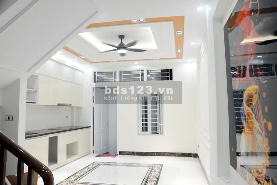 Bán nhà MP Nguyên Hồng, 7 tầng thang máy, vỉa hè 3m oto đỗ cửa, cho thuê 50tr/tháng