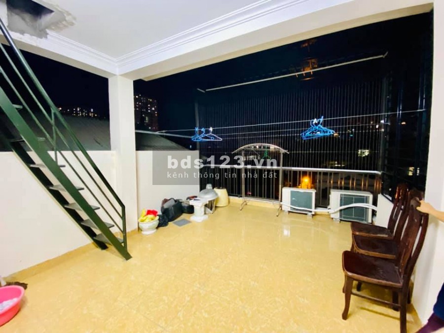 Nhà nguyên căn 6 tầng đúc Quận Cầu Giấy, dt 44m2, mt 4.2 m, gần phố đầy đủ nội thất, giá 6.8 tỷ