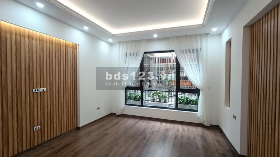 Bán nhà MP Nguyên Hồng, 7 tầng thang máy, vỉa hè 3m oto đỗ cửa, cho thuê 50tr/tháng
