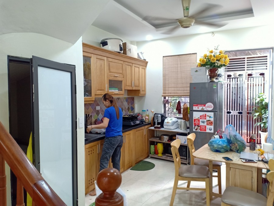 Cần bán nhà đẹp phố Đại Mỗ hẻm ô tô đỗ cửa 2 mặt ngõ thông 60m ra phố