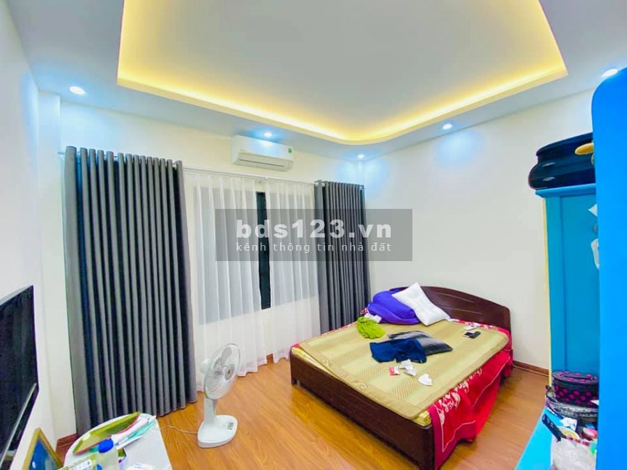 Nhà nguyên căn 6 tầng đúc Quận Cầu Giấy, dt 44m2, mt 4.2 m, gần phố đầy đủ nội thất, giá 6.8 tỷ