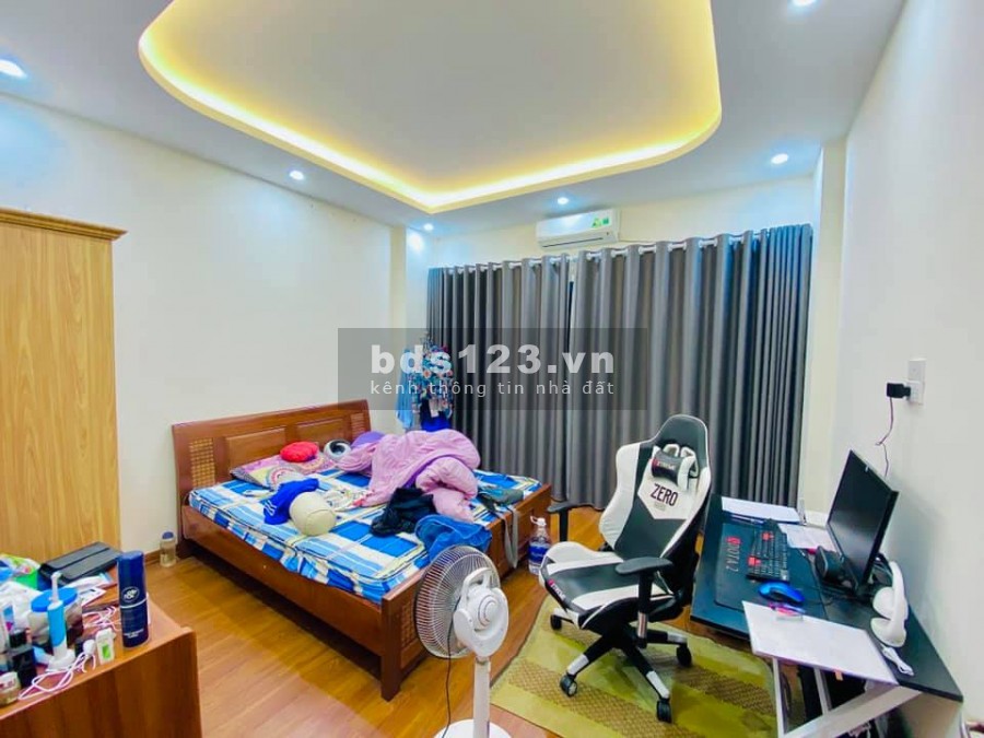 Nhà nguyên căn 6 tầng đúc Quận Cầu Giấy, dt 44m2, mt 4.2 m, gần phố đầy đủ nội thất, giá 6.8 tỷ