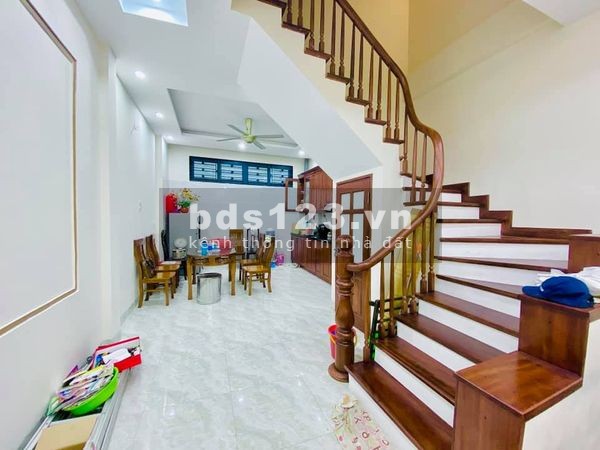 Nhà nguyên căn 6 tầng đúc Quận Cầu Giấy, dt 44m2, mt 4.2 m, gần phố đầy đủ nội thất, giá 6.8 tỷ
