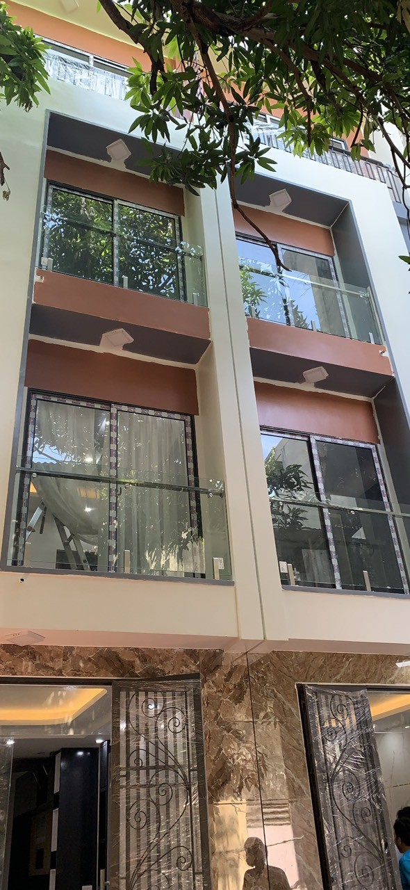 Bán nhà 169 Hoàng Mai dt 30m2, 5 tầng mt 4m, full nội thất, ô tô đổ cổng sân siêu rộng
