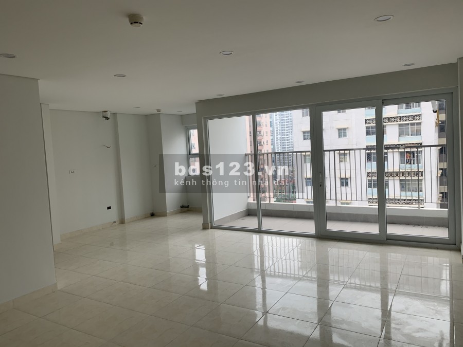 Cho thuê chung cư Ban cơ yếu Lê Văn Lương 3 phòng ngủ, 124m2, đồ cơ bản, 11.5 triệu. LH 0377983070