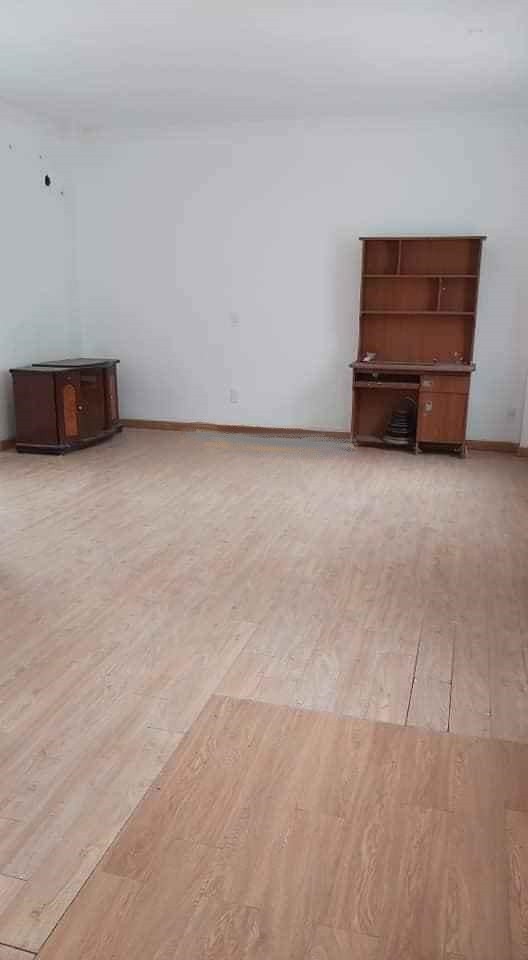 Bán nhà T.T 3 tầng tại Quan Nhân, Thanh Xuân, ô tô đỗ chân cầu thang, giá chỉ hơn 1 tỷ