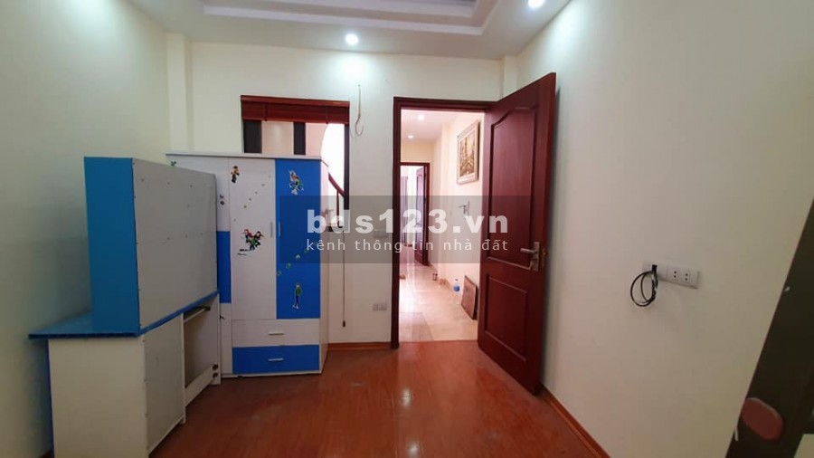 Nhỉnh 3 tỷ sở hữu ngay nhà 4 tầng x 46m2 Ngọc Thuy Ngõ Thông rộng ô tô đỗ cửa, vào nhà