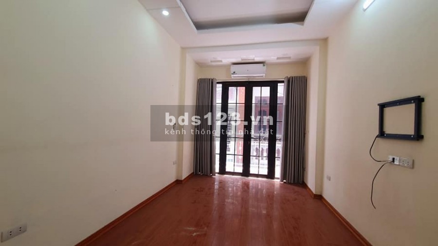 Nhỉnh 3 tỷ sở hữu ngay nhà 4 tầng x 46m2 Ngọc Thuy Ngõ Thông rộng ô tô đỗ cửa, vào nhà