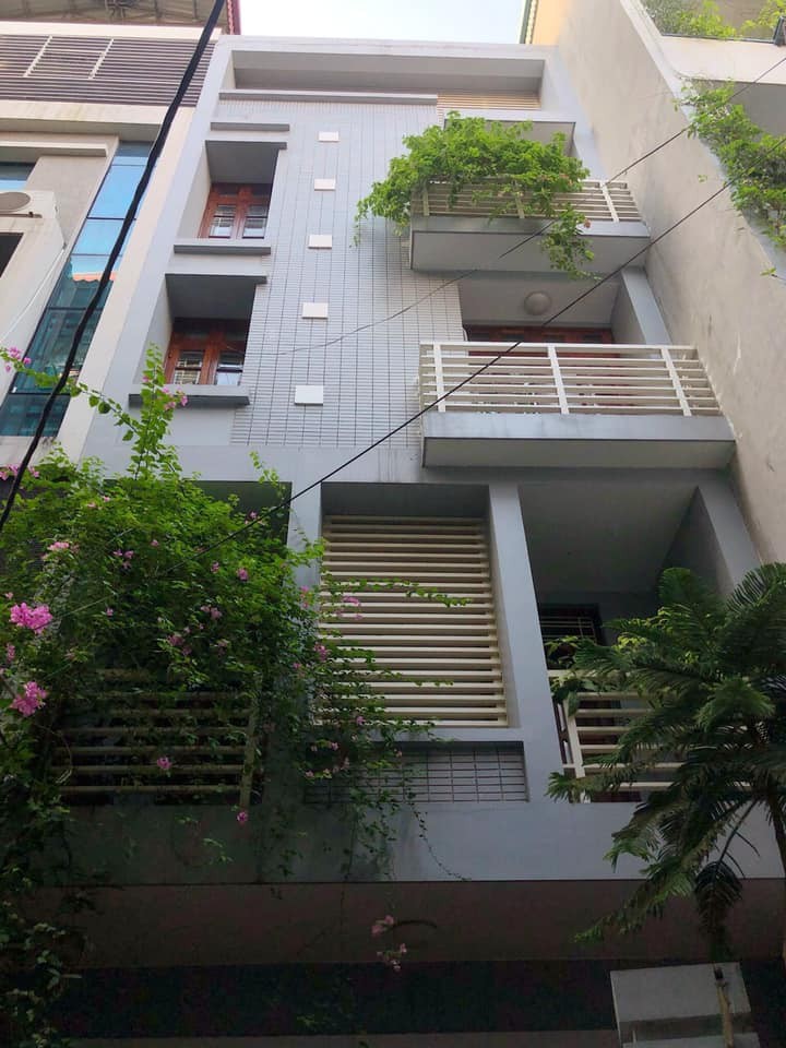 Bàn nhà Nguyễn Khang ngay cầu 361 diện tích sử dụng 85m2, 6 tầng đúc