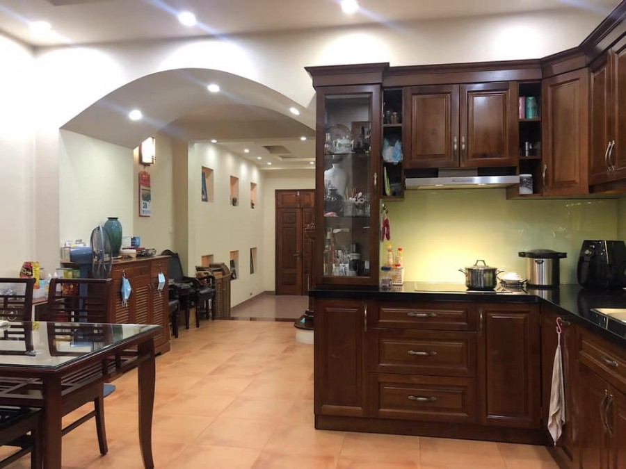 Bàn nhà Nguyễn Khang ngay cầu 361 diện tích sử dụng 85m2, 6 tầng đúc