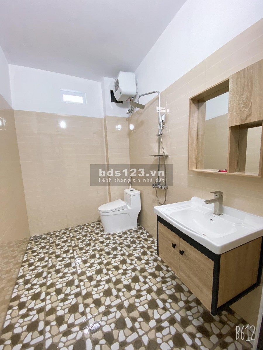 Nhà đẹp Xuân Đỉnh, dt 33m2, 4 tầng, 20m ô tô, với giá 2.95 tỷ, xác vali về ở ngay, lhcc