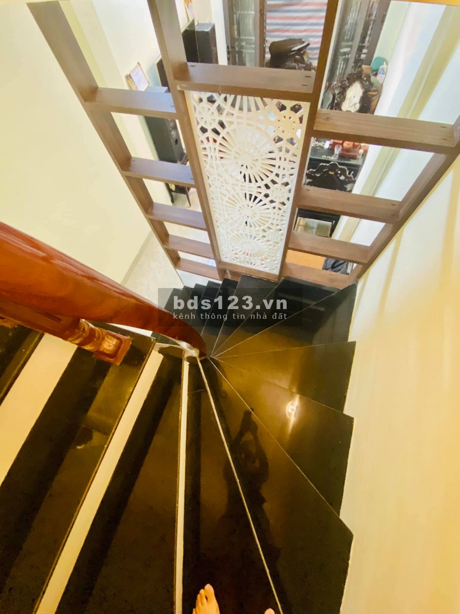 Bán nhà Nam Dư, diện tích sử dụng 40m2, cách ô tô vài bước, giá bán 2,9 tỷ, lhcc