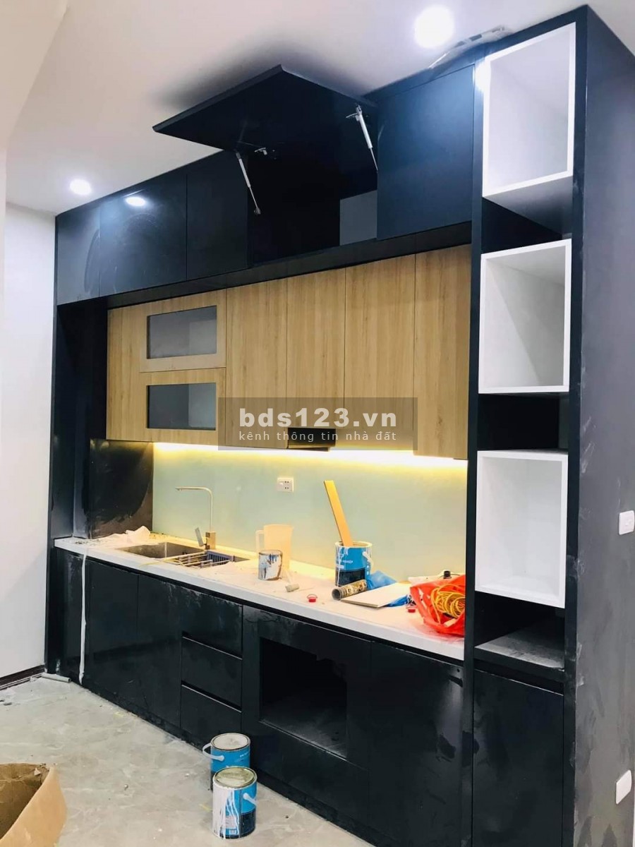 Nhà xây sắp xong ô tô cách nhà 10m, sân cực rộng khu dân cư, an sinh đỉnh