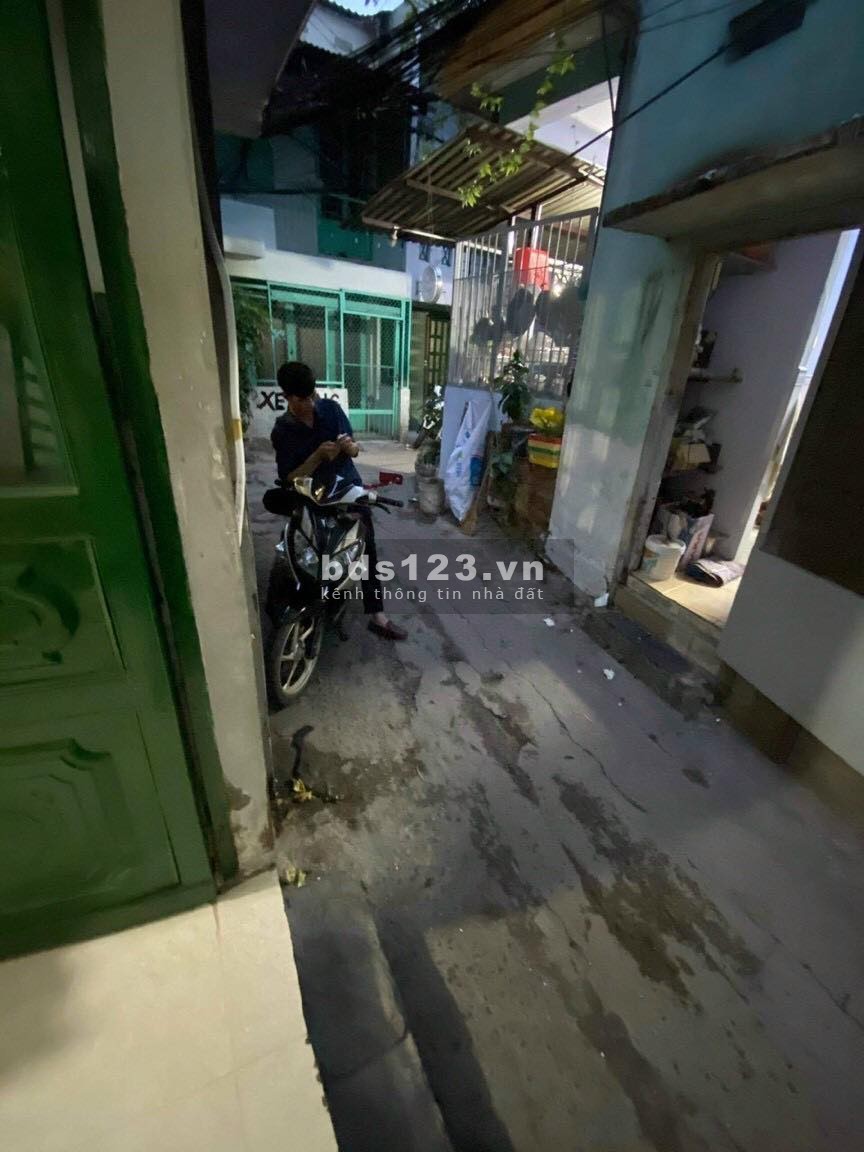 Bán nhà nguyên căn chính chủ đường Phan Văn Trị, 1 trệt, 2 lầu dt 23m2, giá 2.5 tỷ