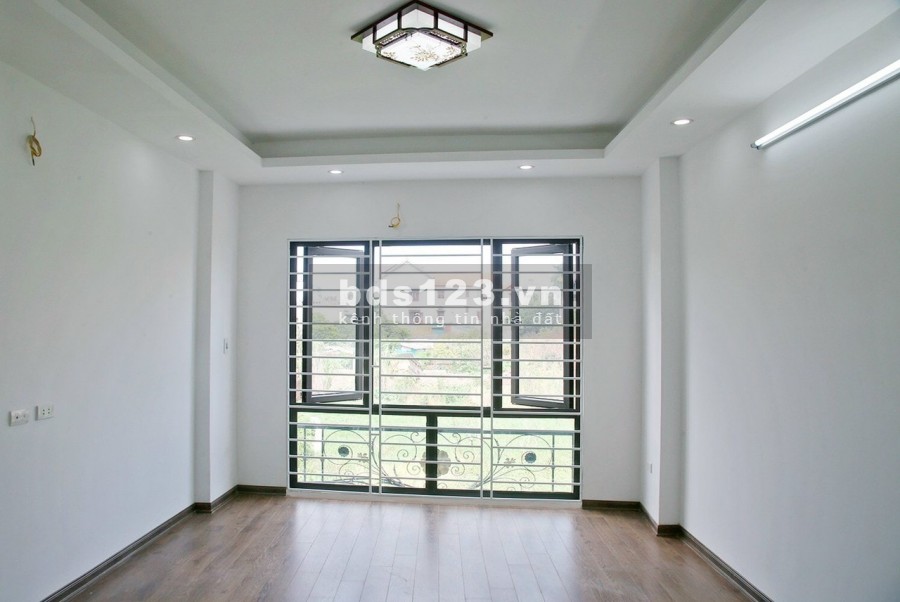 Bán nhà 65m2, 4 tầng, mt 3.3m giá 2.25 tỷ Long Biên Hàng xóm Aeon giá trị tăng theo thời gian