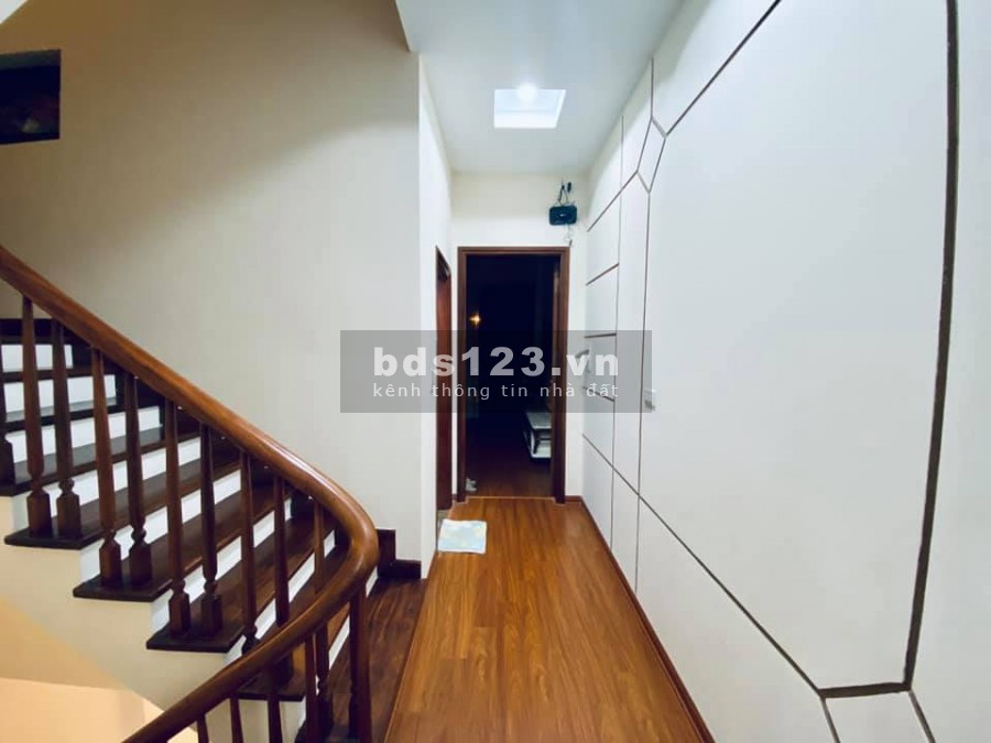 Nhà nguyên căn 6 tầng đúc Quận Cầu Giấy, dt 44m2, mt 4.2 m, gần phố đầy đủ nội thất, giá 6.8 tỷ