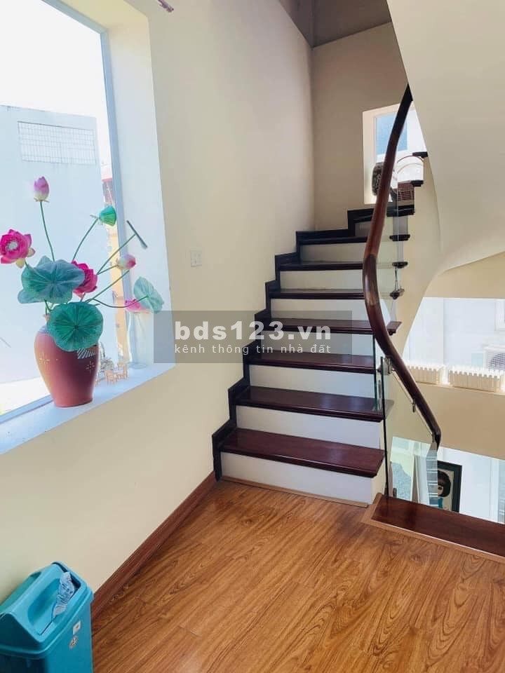 Thanh Xuân nhà lô góc 6 tầng 50m2, giá 5.95 tỷ, tặng toàn bộ nội thất, lhcc